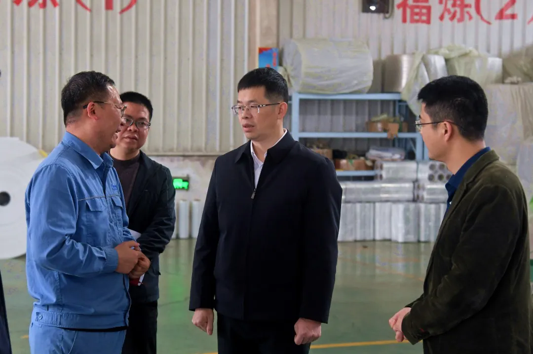 泉港区政府主要领导调研调度企业节后开复工情况