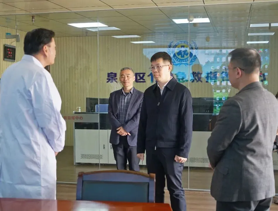 泉港区政府主要领导带队看望慰问坚守岗位的一线干部职工