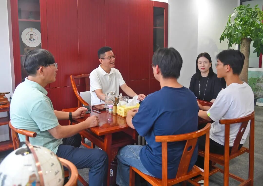 泉港区委主要领导与结对挂钩大学生座谈交流